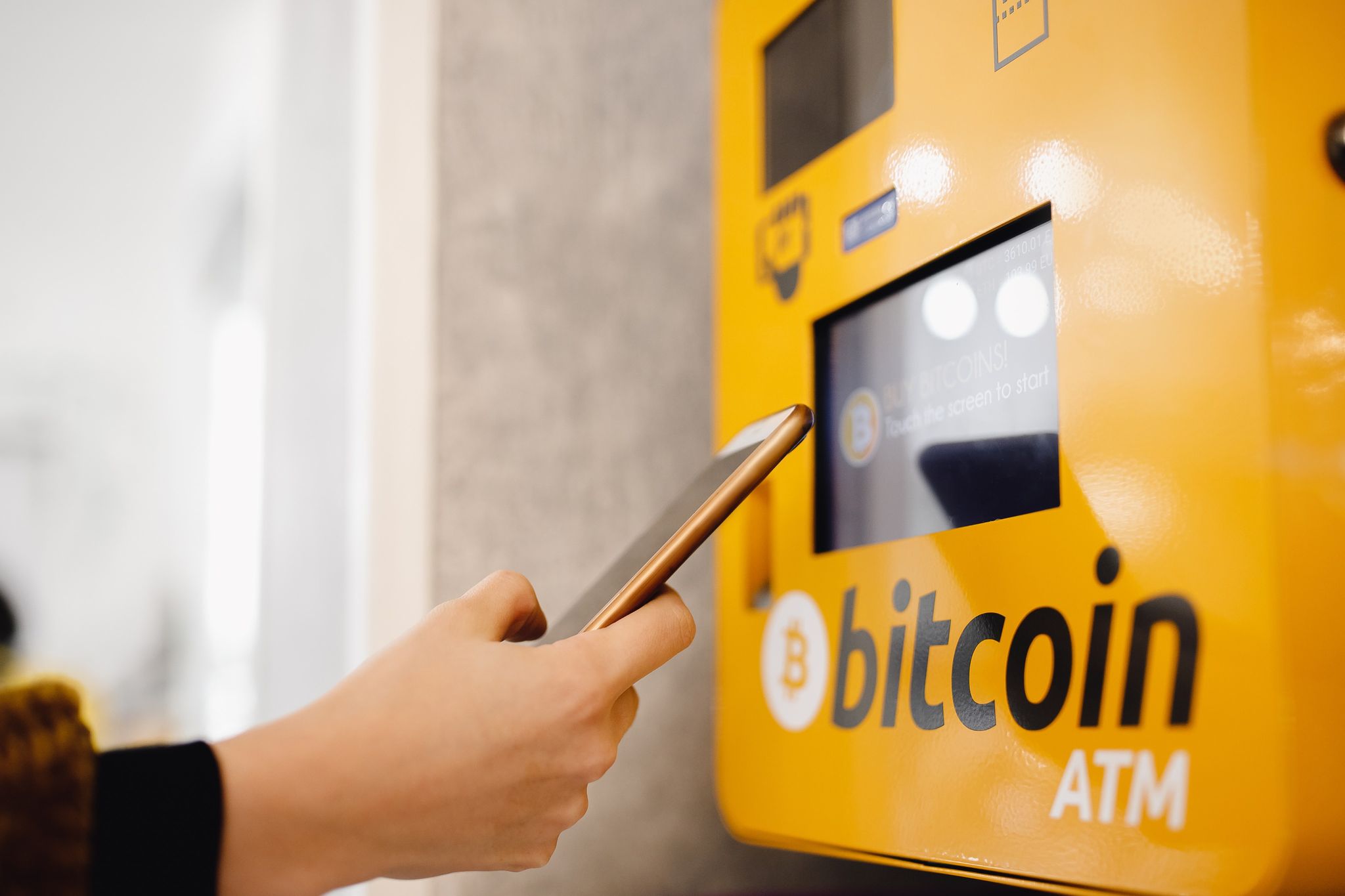 cât de mult este un bancomat de bitcoin