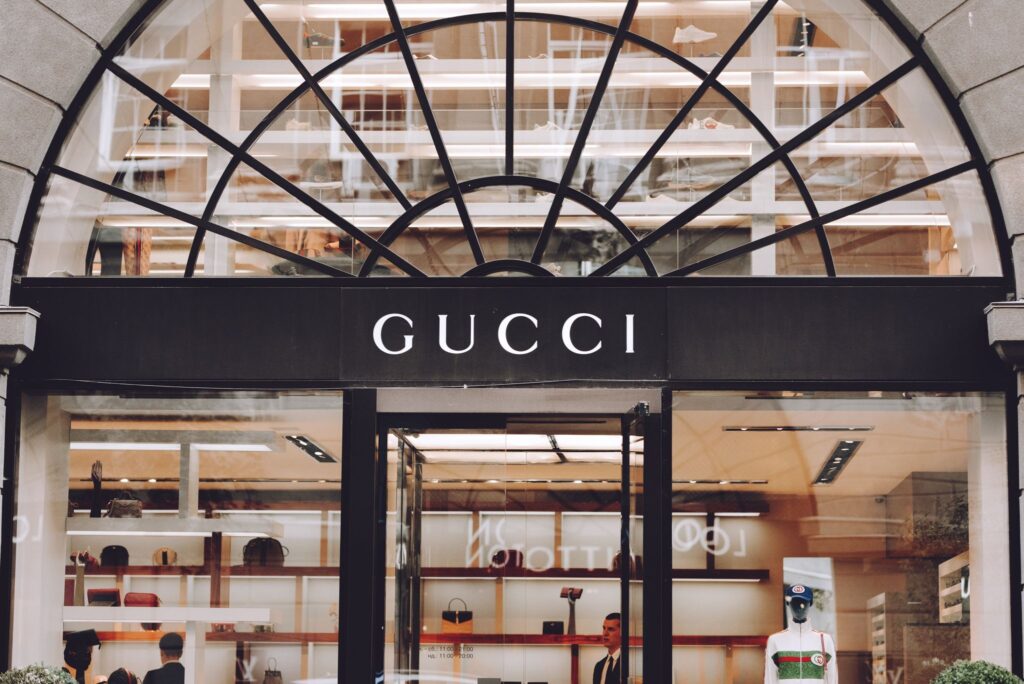 Gucci și alte branduri de lux vor lansa NFTuri