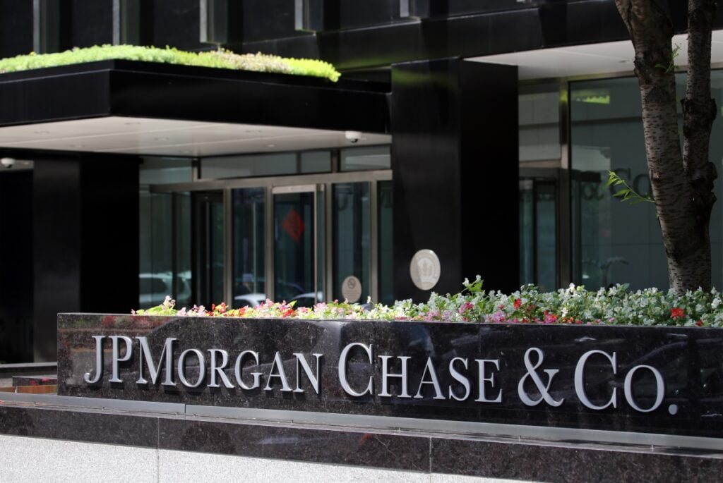 JP Morgan le va permite clienților să investească pentru prima dată într-un fond Bitcoin