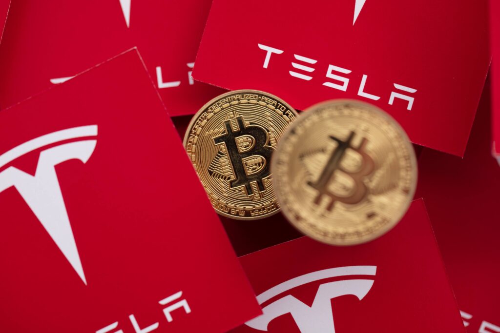 Elon Musk precizează când Tesla va accepta din nou plăți în Bitcoin