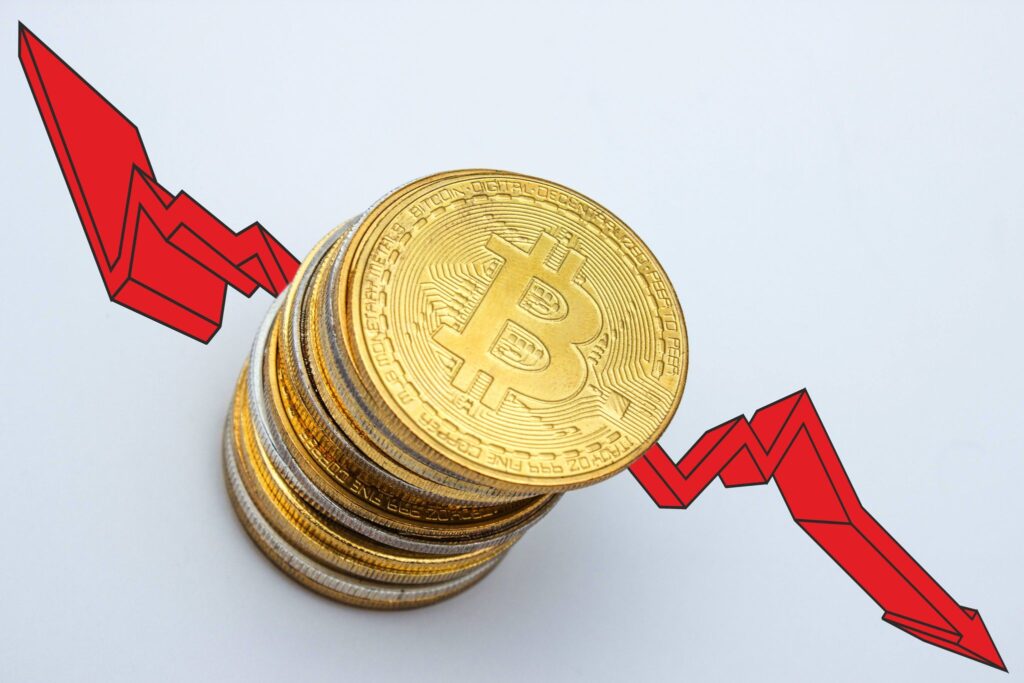 Bitcoin pierde $2,500 de la maximul local. Analiștii avertizează următorul dip