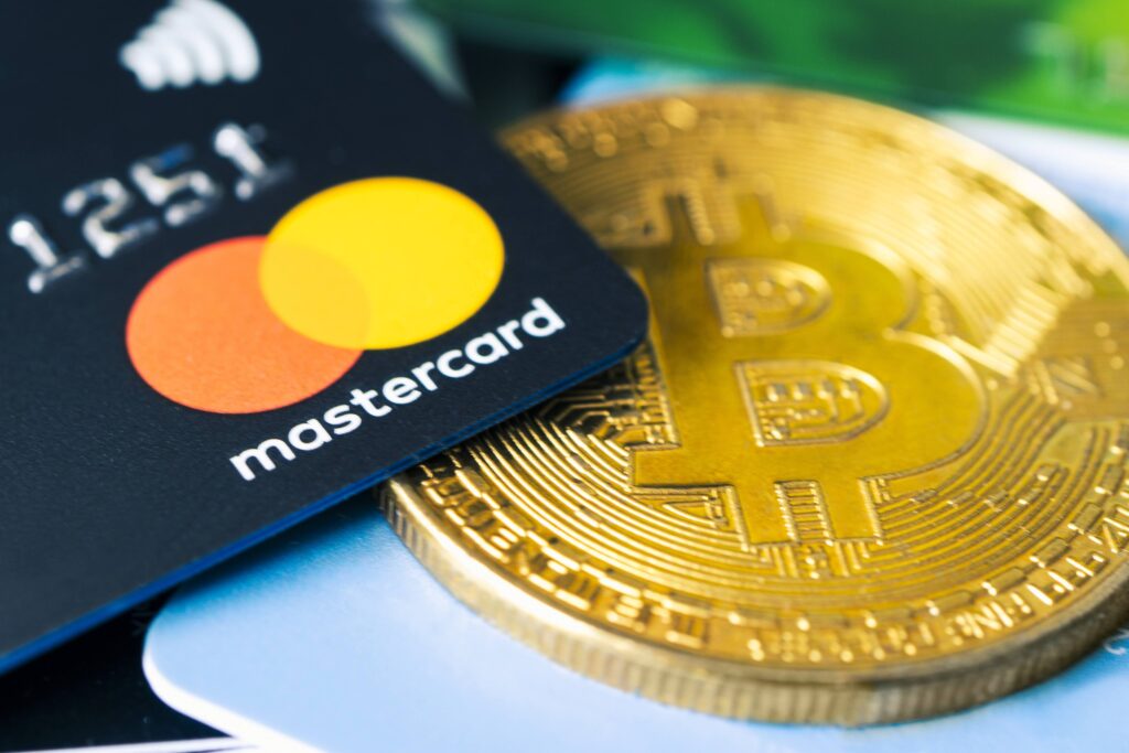 Mastercard va ajuta băncile să distribuie crypto-carduri mai ușor