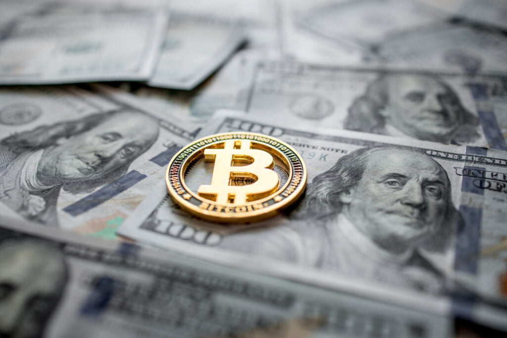 Bitcoin riscă să piardă nivelul de $30,000 - indicele USD are un pattern bullsih