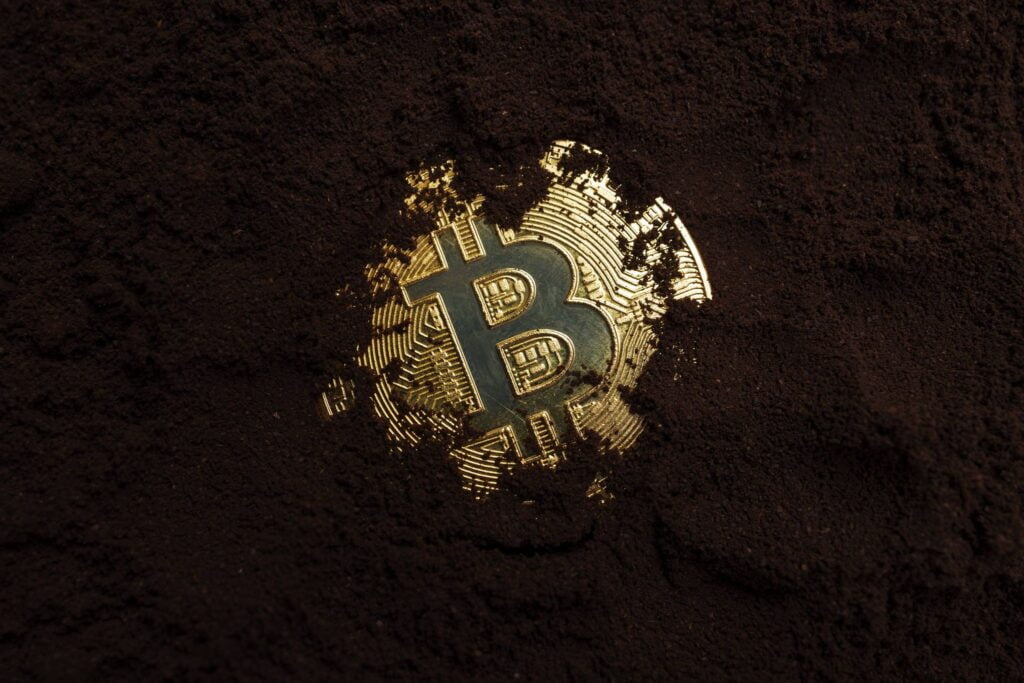Bitcoin: prețul instabil direcționează investițiile către aur