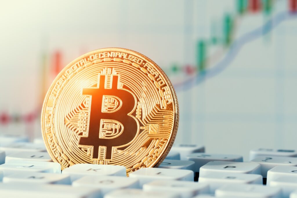 Prețul Bitcoin recuperează pierderile printr-o nouă creștere peste $57,000