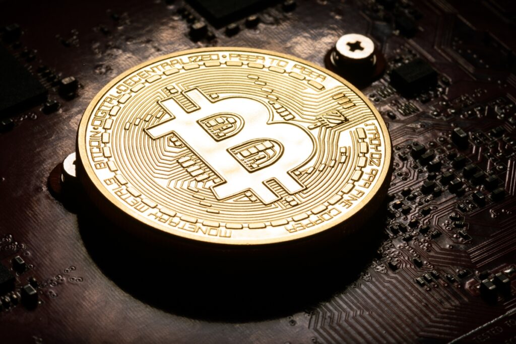 Bitcoin corectează sub $60,000 în ziua în care se lansează ETF-ul VanEck