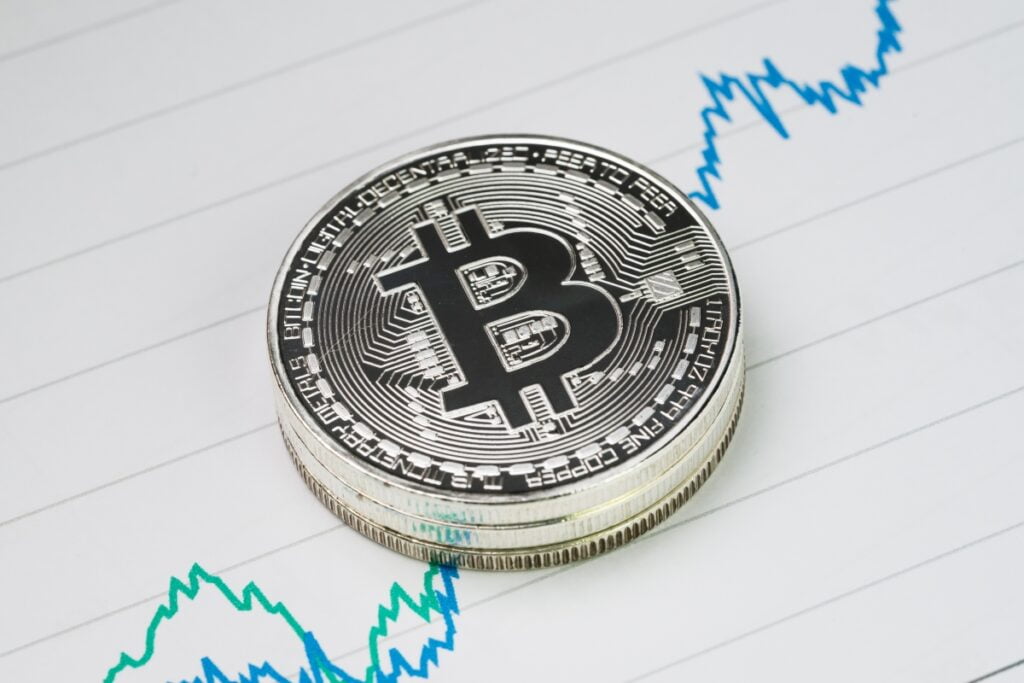 Bitcoin pune răbdarea traderilor la încercare. Un analist prezice că prețul BTC va tranzacționa $400,000