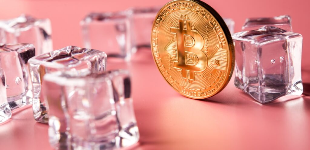 Bitcoin: Rata de hash, nou record la 200 EH/s. 100,000 de monede BTC devin nelichide în fiecare lună