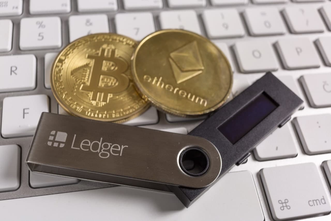 Ledger nano - este cel mai utilizat portofel hardware pentru stocarea activelor digitale