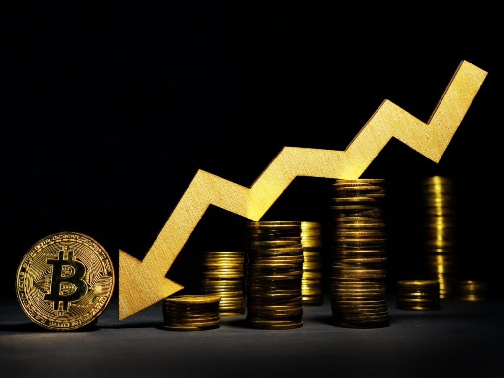 Prețul Bitcoin ar putea scădea la 10.000 de dolari