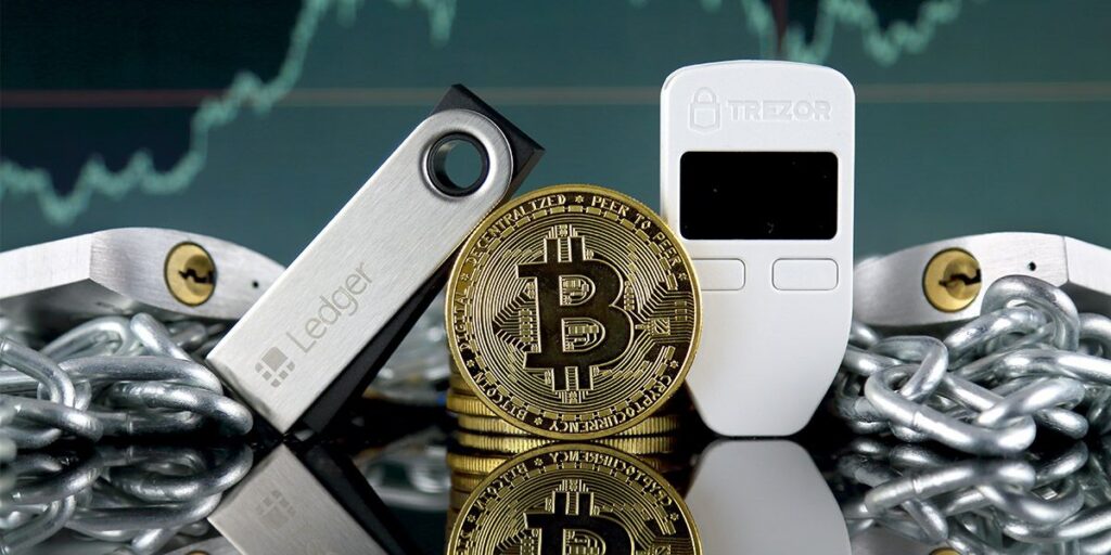 Securitate: Investitorii aleg să-și păstreze criptomonedele în portofele hardware