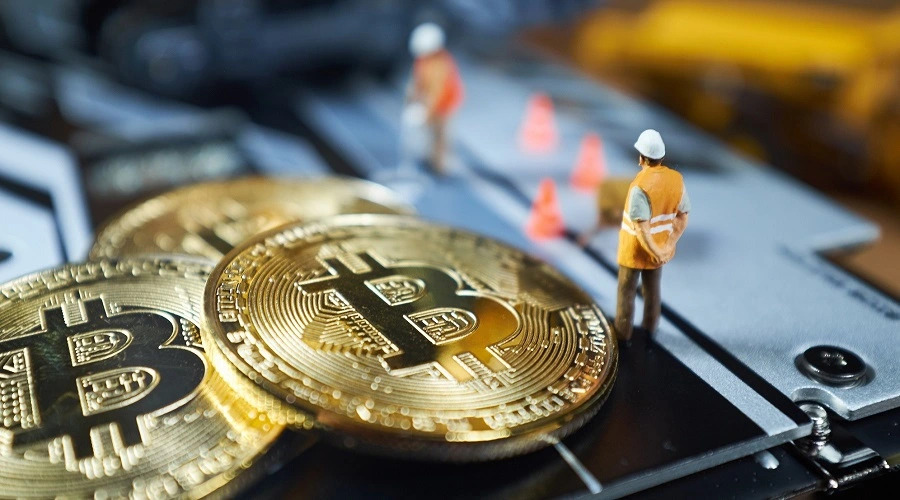 Minerii de Bitcoin dețin cu 30% mai puține monede după 3 luni de vânzări masive
