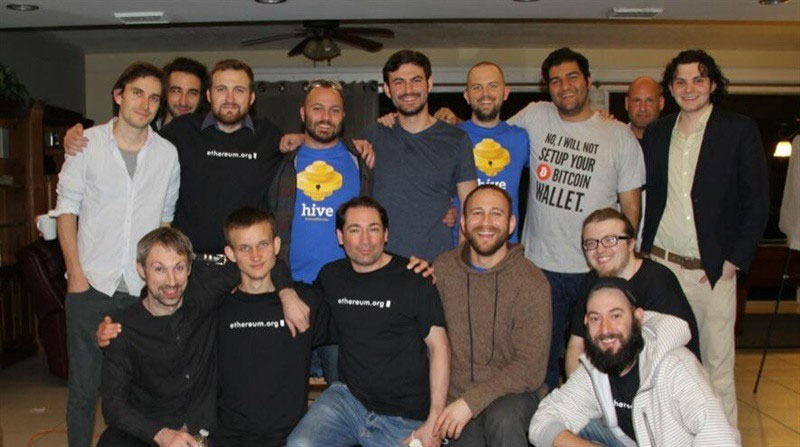 Vitalik Buterin alături de alți co-fondatori Ethereum, printre care: Charles Hoskinson și Gavin Wood