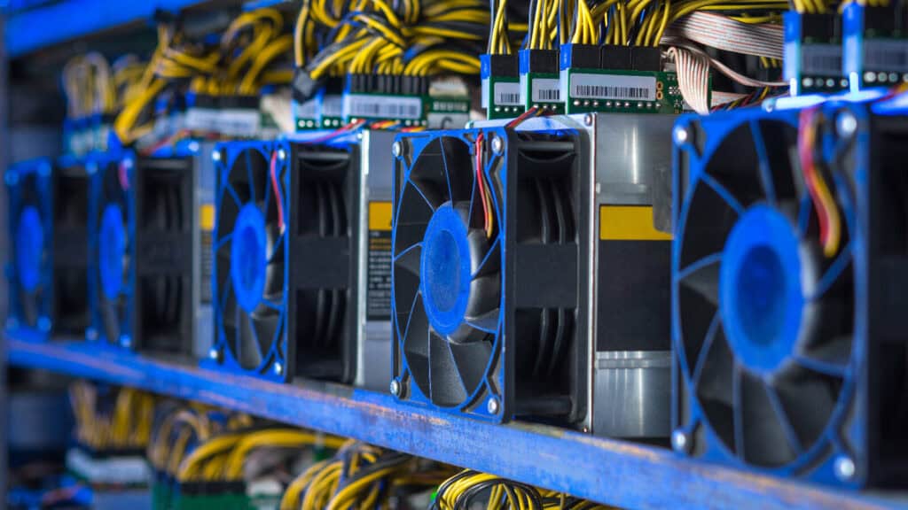 Acţiunile minerilor Bitcoin scad pe fondul creşterii interesului în ETF-uri