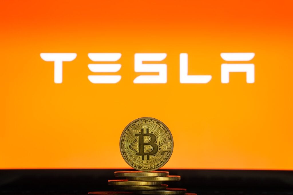 De ce și-a mutat Tesla deținerile de Bitcoin ȋn valoare de 1 milioane